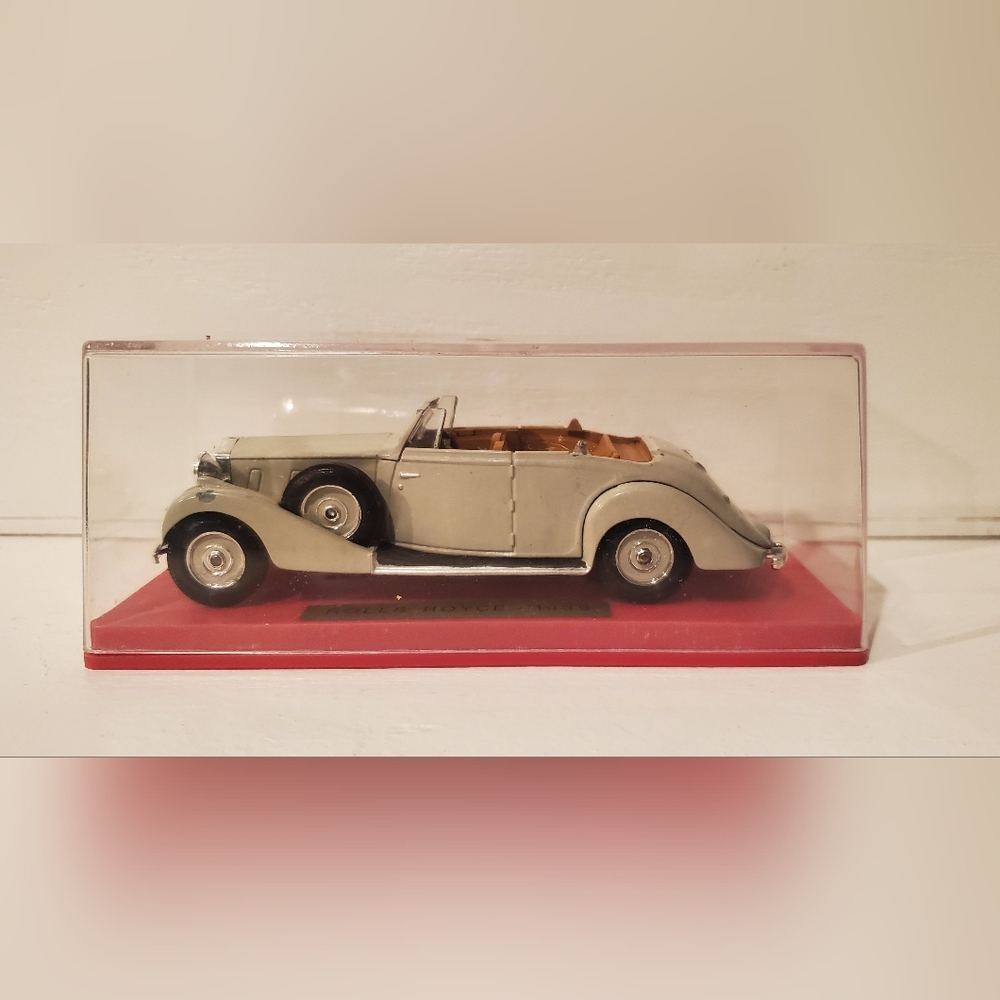 Solido 1939 ROLLS ROYCE Cream Color in Case